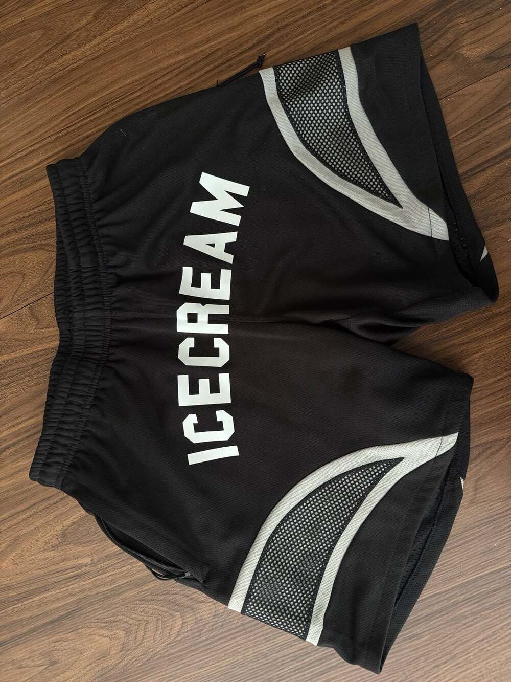 Icecream Catch Shorts Black